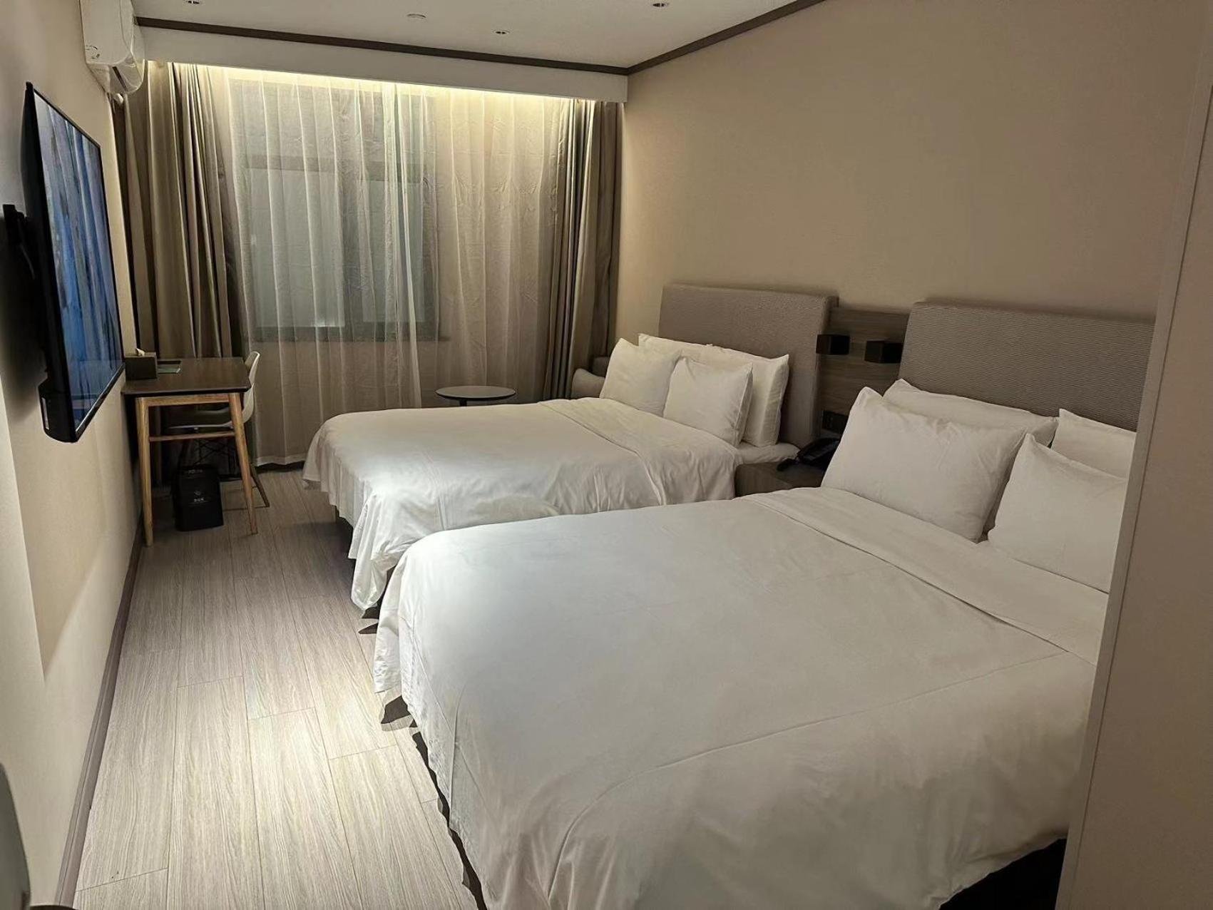 Hotel Hanting Lujiazui Tangqiao Subway Station 2*