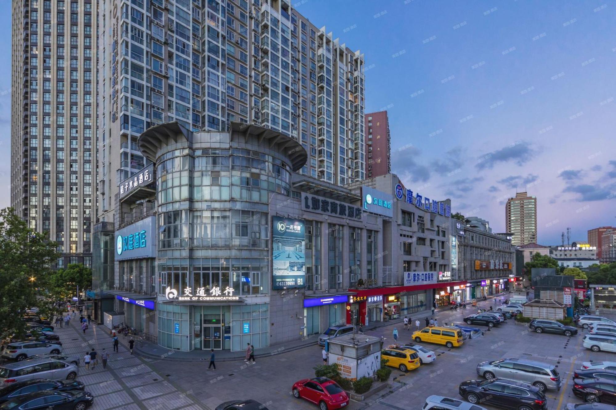 Hanting Lujiazui Tangqiao Subway Station 2*